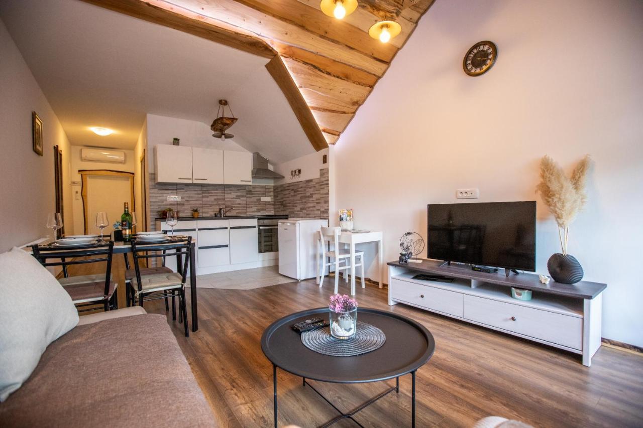 Apartman Mila Josipdol Eksteriør billede